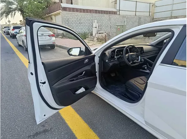 Car image 11