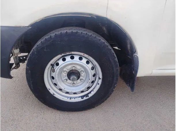 Car image 10