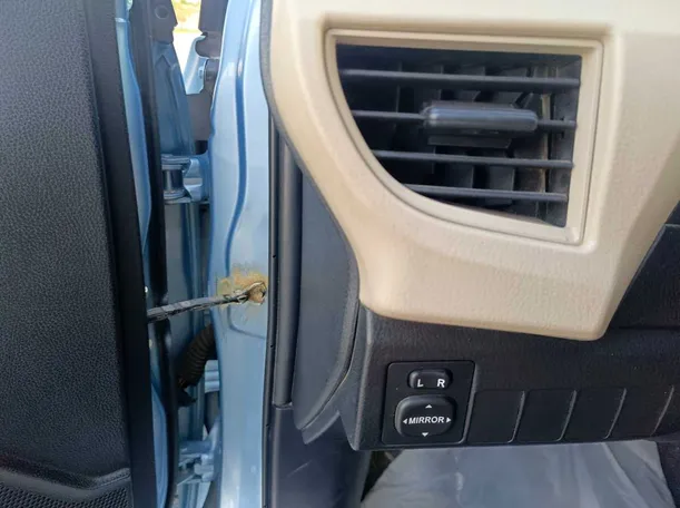 Car image 26