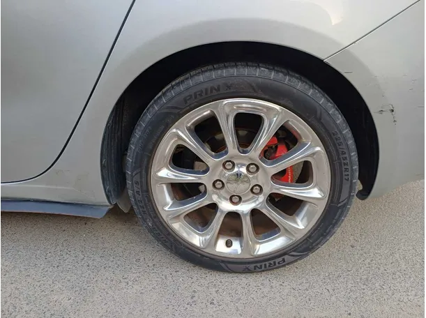 Car image 9