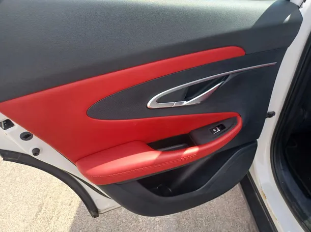 Car image 14
