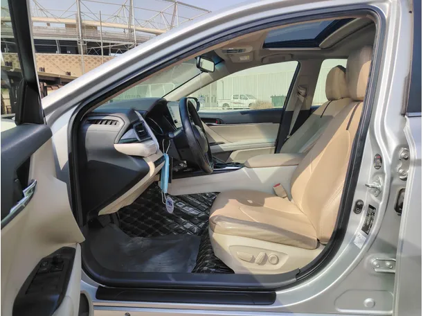 Car image 13
