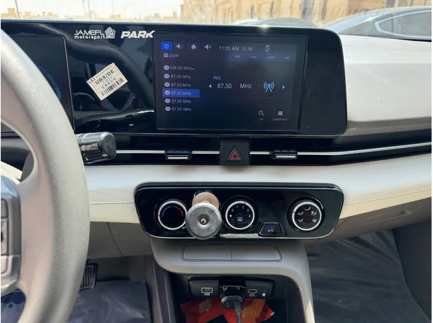 Car image 19