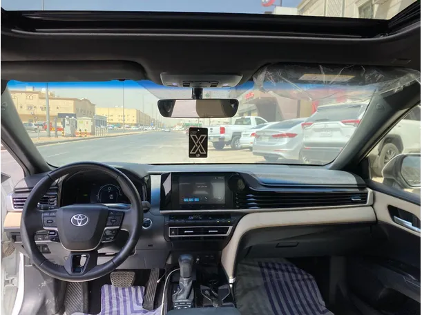 Car image 14