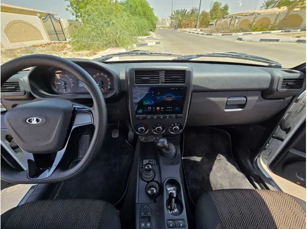 Car image 16