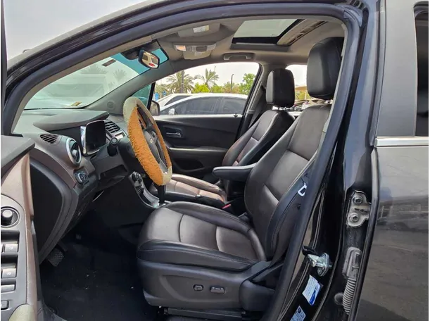 Car image 12