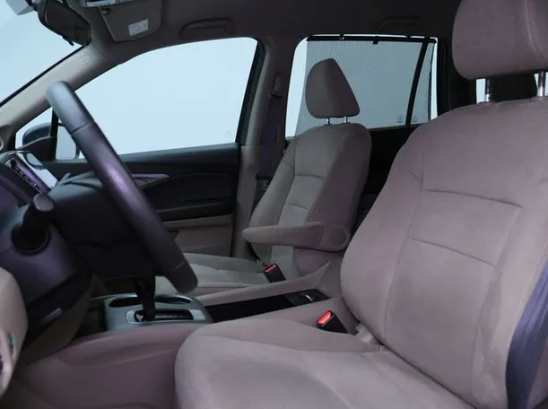 Car image 8