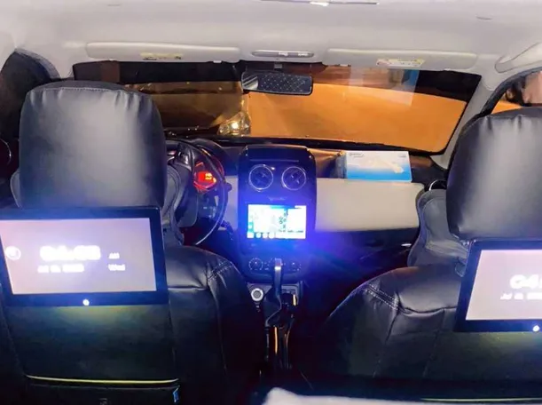 Car image 11