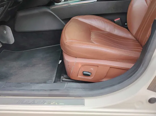 Car image 34
