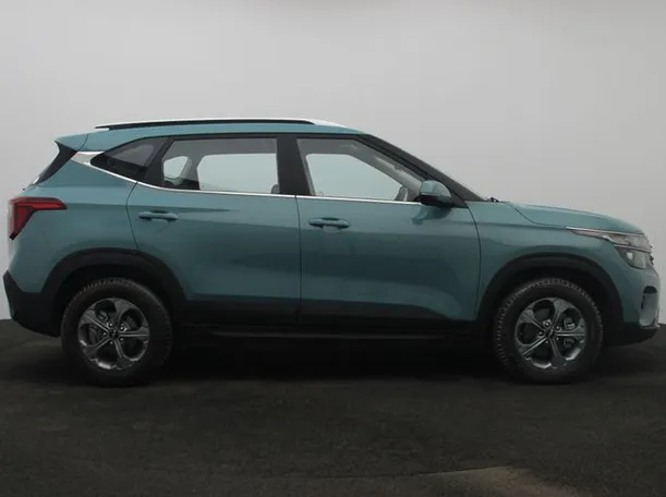 Car image 13