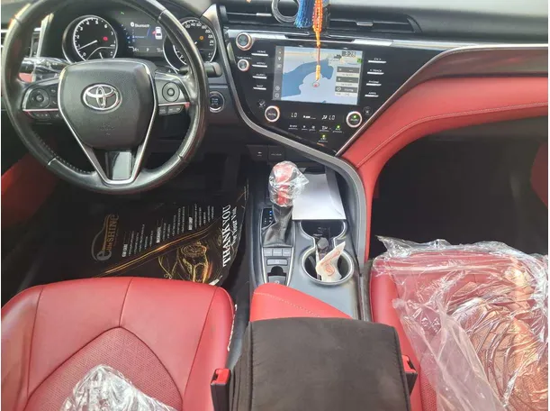Car image 16