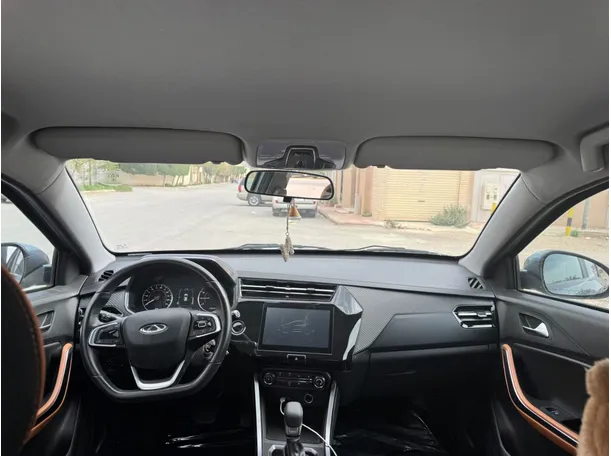 Car image 12
