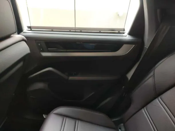 Car image 40