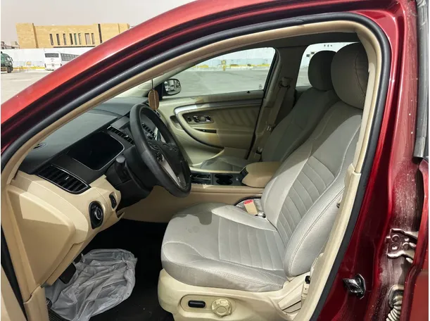 Car image 12