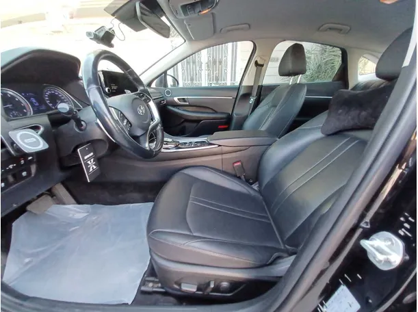 Car image 11