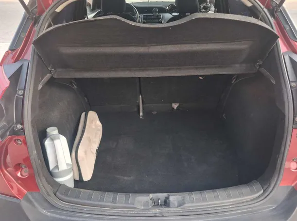 Car image 19