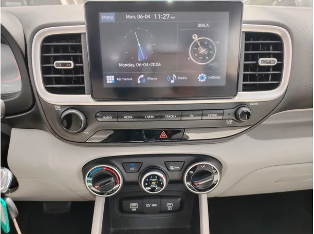 Car image 19