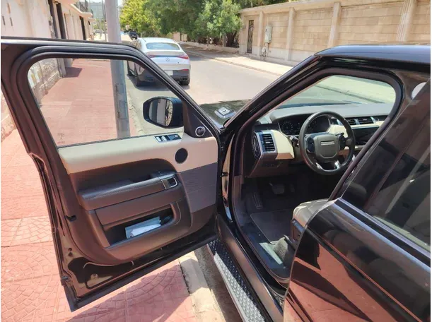 Car image 12