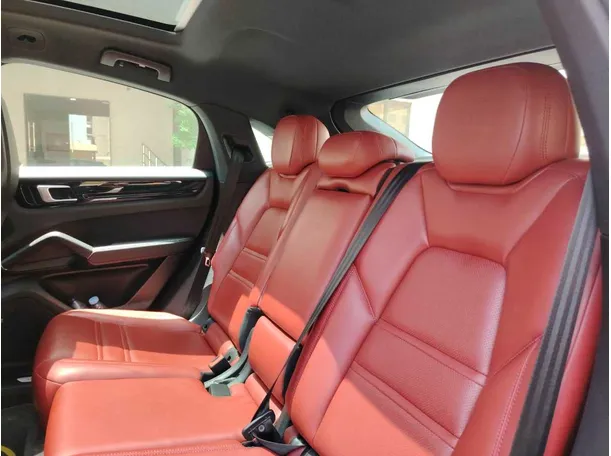 Car image 13