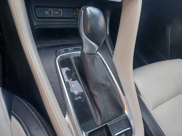 Car image 17