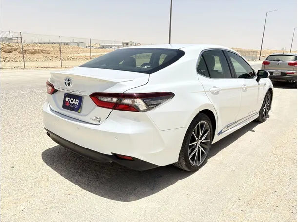 Car image 5