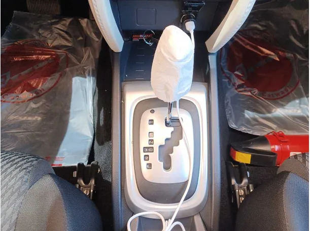 Car image 14