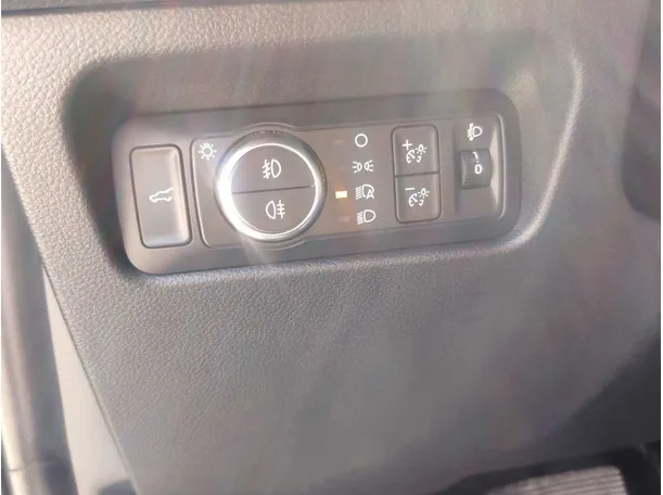Car image 27