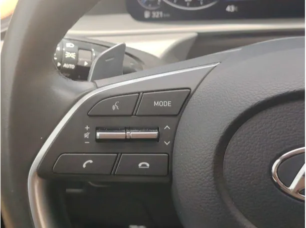 Car image 32