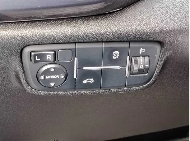 Car image 28