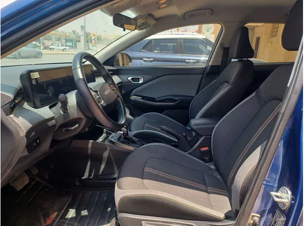 Car image 12