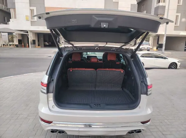 Car image 30