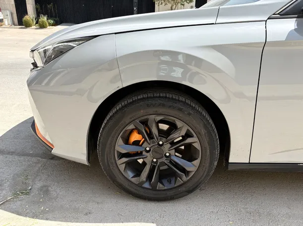 Car image 9