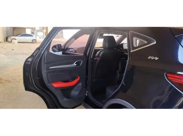 Car image 13