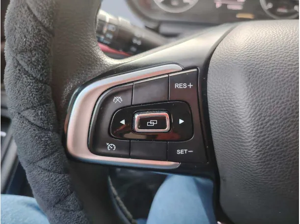 Car image 35