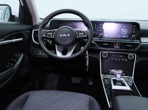 Car image 15