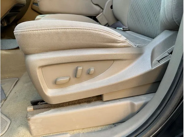 Car image 28