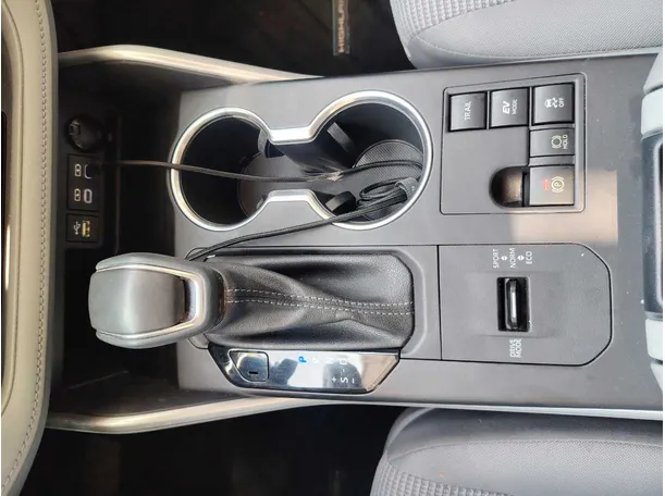 Car image 21
