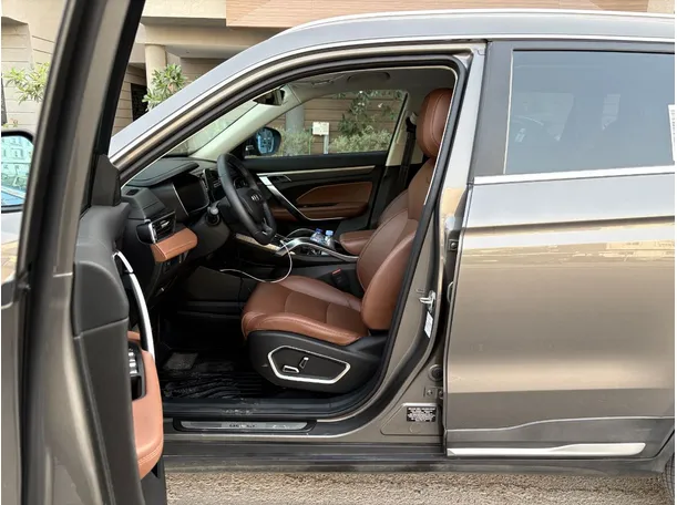 Car image 11