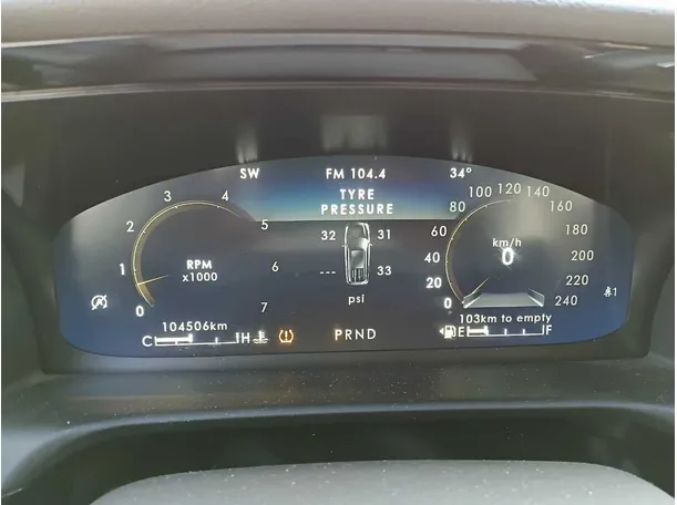 Car image 19
