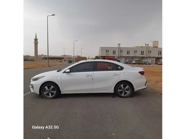 Car image 8