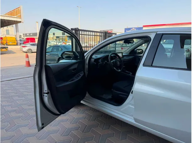 Car image 11