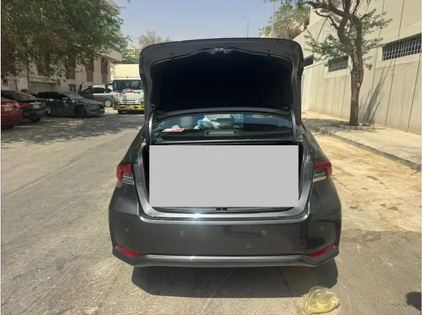 Car image 19