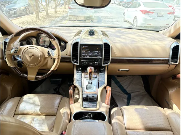 Car image 18