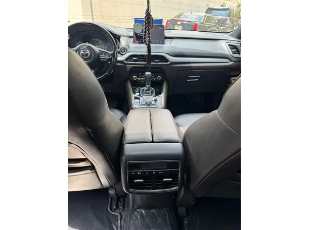 Car image 18