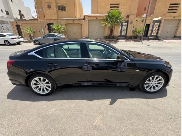 Car image 4