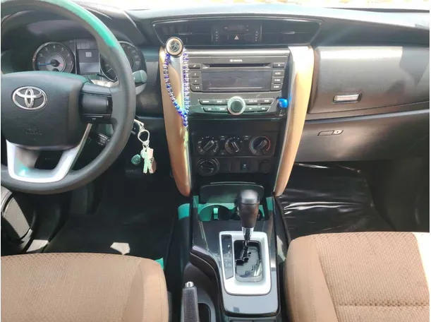 Car image 17