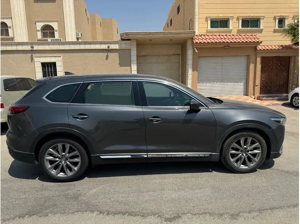 Car image 4