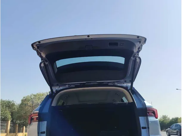 Car image 28