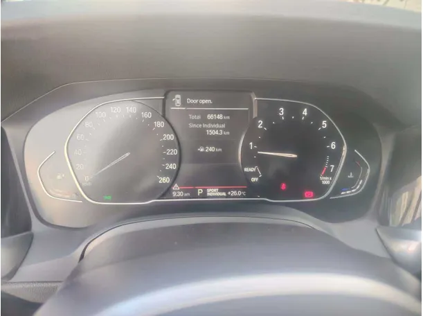 Car image 25