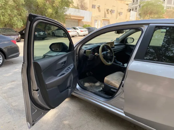 Car image 10